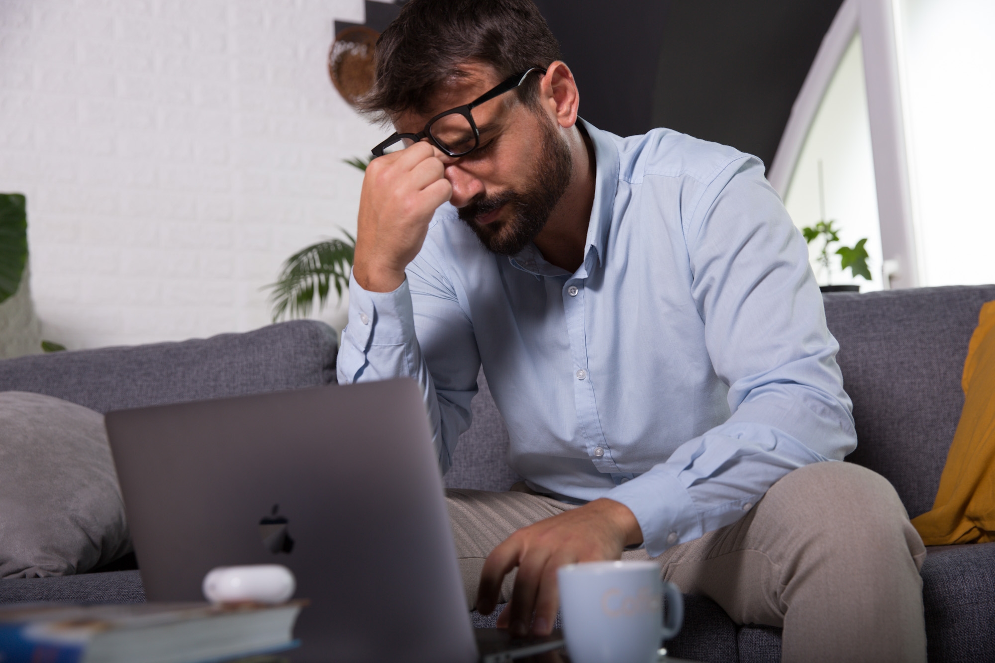 Stres vs burnout_uzroci, simptomi, lecenje